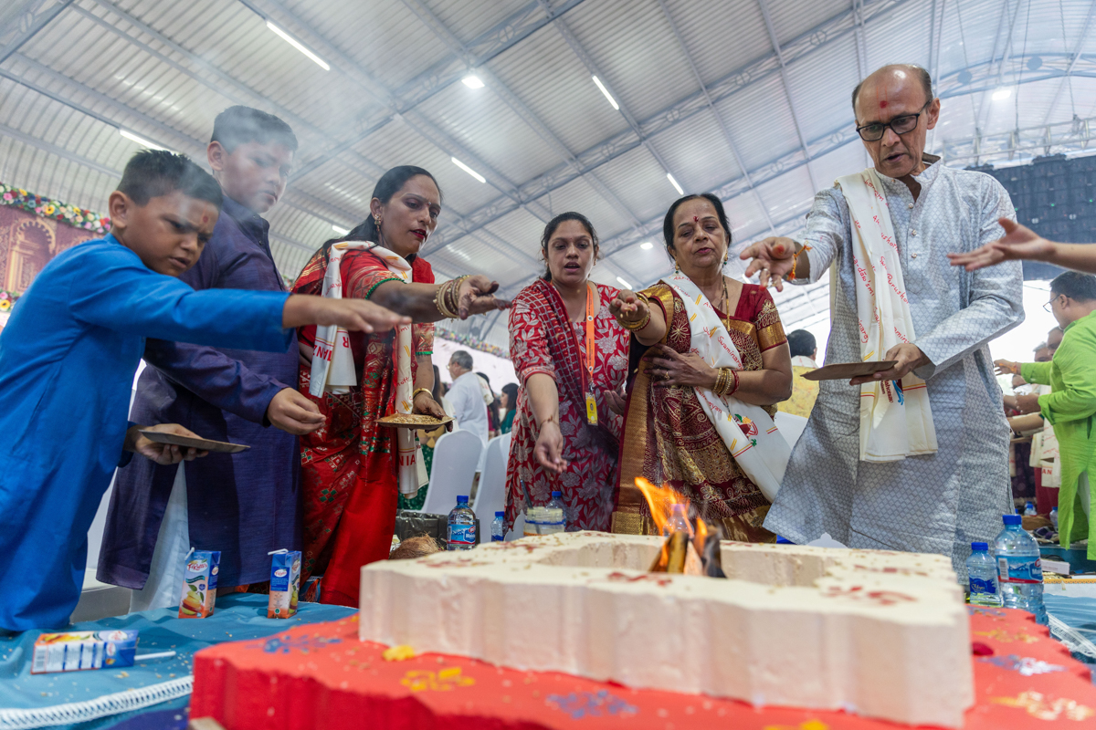 Devotees participate in the yagna rituals