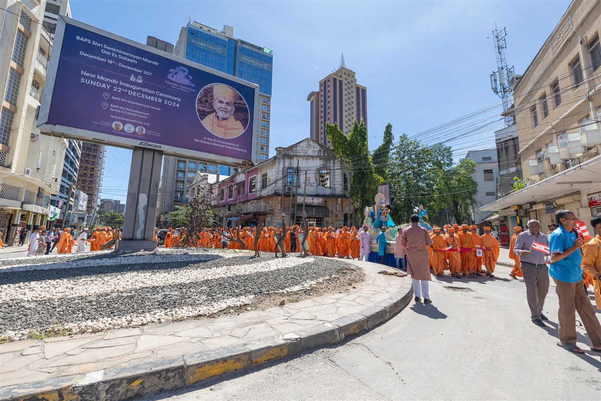 Nagar yatra through the streets of Dar es Salaam