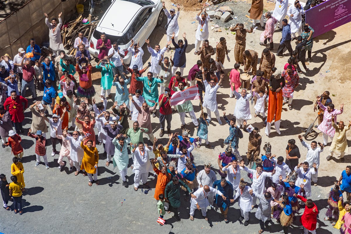 Nagar yatra in the mandir grounds<br><a href='https://www.baps.org/Photos/2024/Nagar-Yatra-32405.aspx?mid=275374' target='blank' style='text-decoration:underline; color:blue;' >More photos of Nagar Yatra</a>