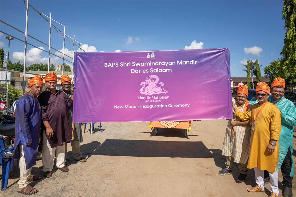 Nagar yatra through the streets of Dar es Salaam