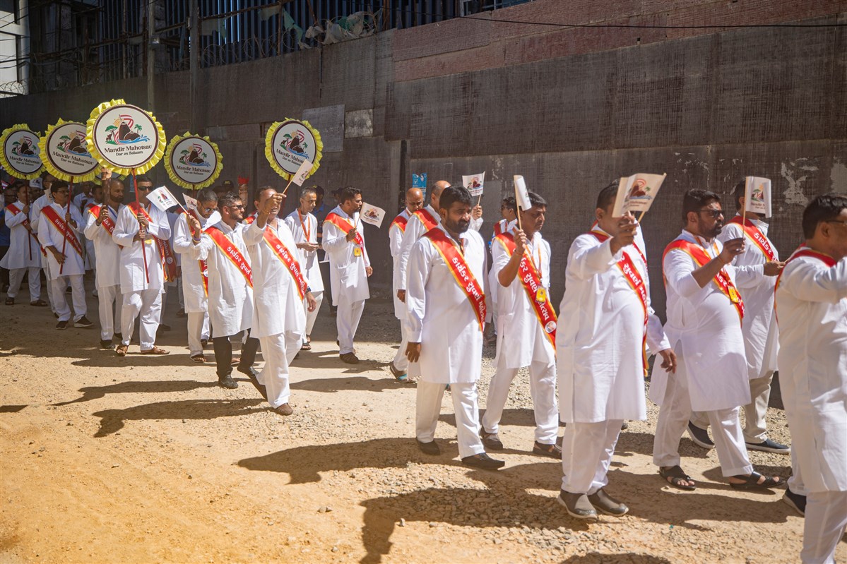 Nagar yatra through the streets of Dar es Salaam