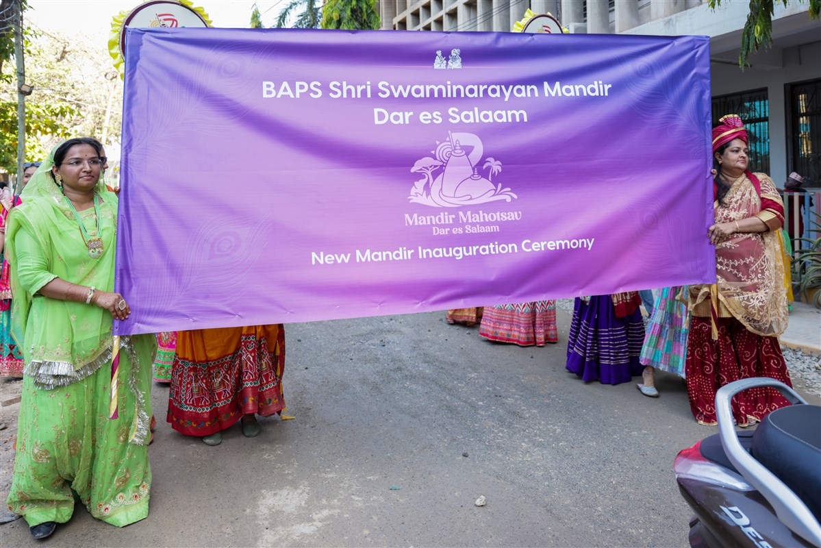 Nagar yatra through the streets of Dar es Salaam