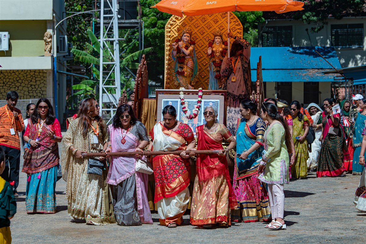 Nagar yatra through the streets of Dar es Salaam