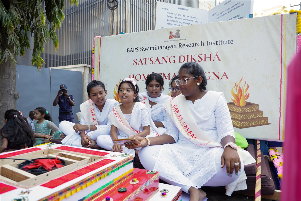 Nagar yatra through the streets of Dar es Salaam