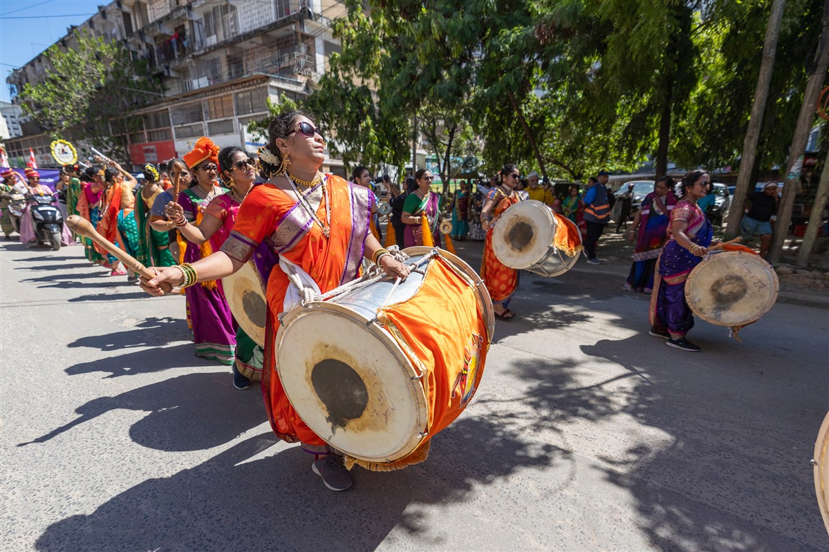 Nagar yatra through the streets of Dar es Salaam