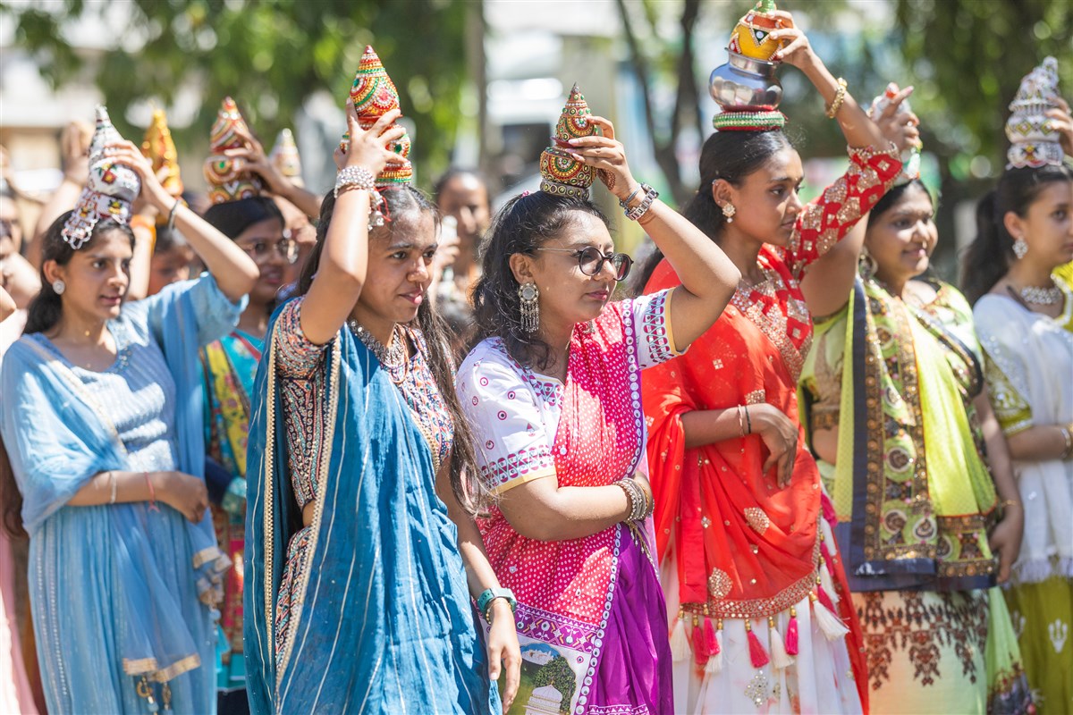 Nagar yatra through the streets of Dar es Salaam