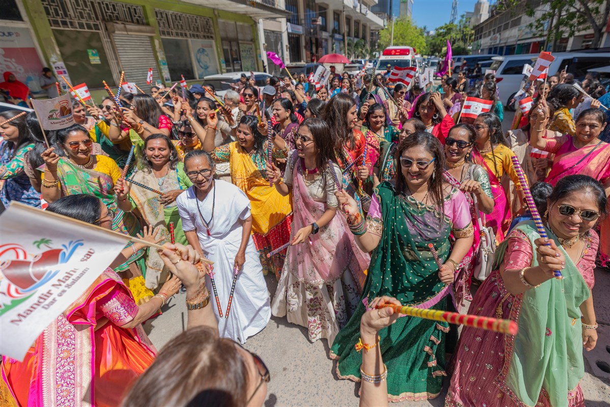 Nagar yatra through the streets of Dar es Salaam