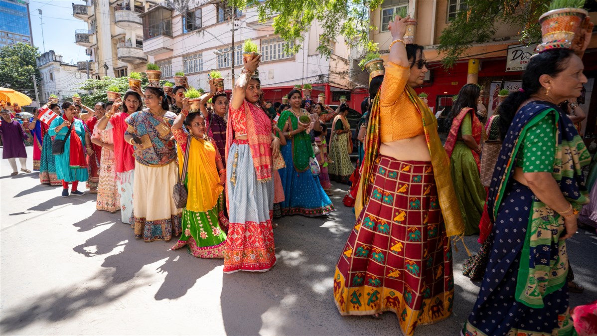 Nagar yatra through the streets of Dar es Salaam