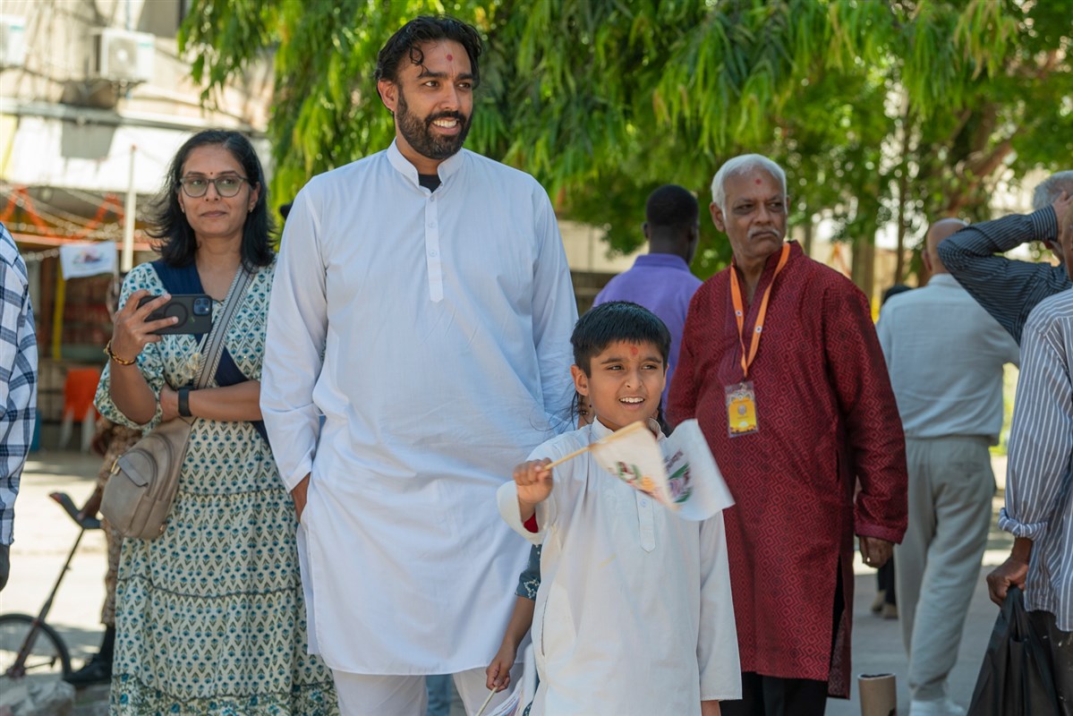 Nagar yatra through the streets of Dar es Salaam