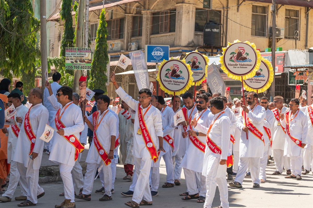 Nagar yatra through the streets of Dar es Salaam
