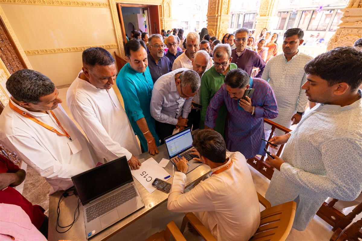 Devotees arrive for the murti-pratishtha rituals