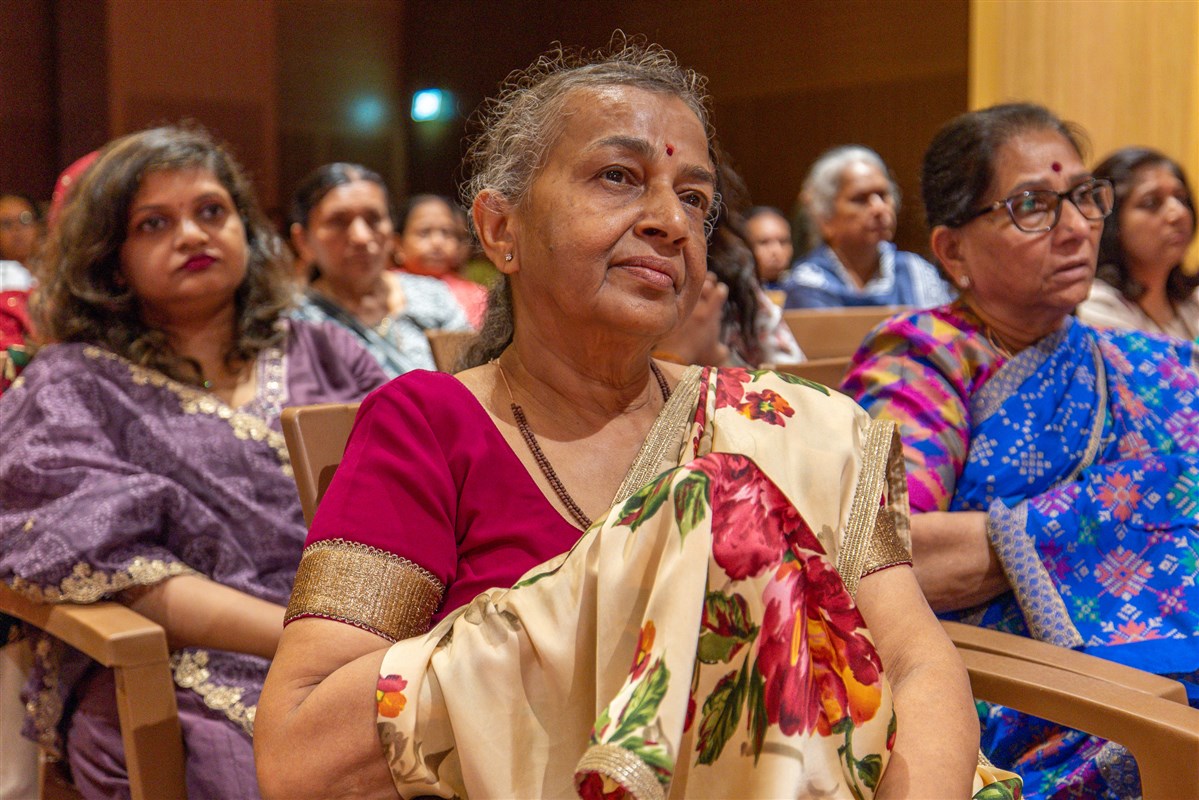 Devotees during the pratishtha mahapuja rituals
