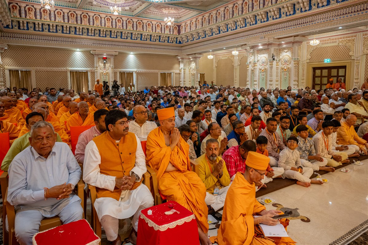 Swamis and devotees during the pratishtha rituals
