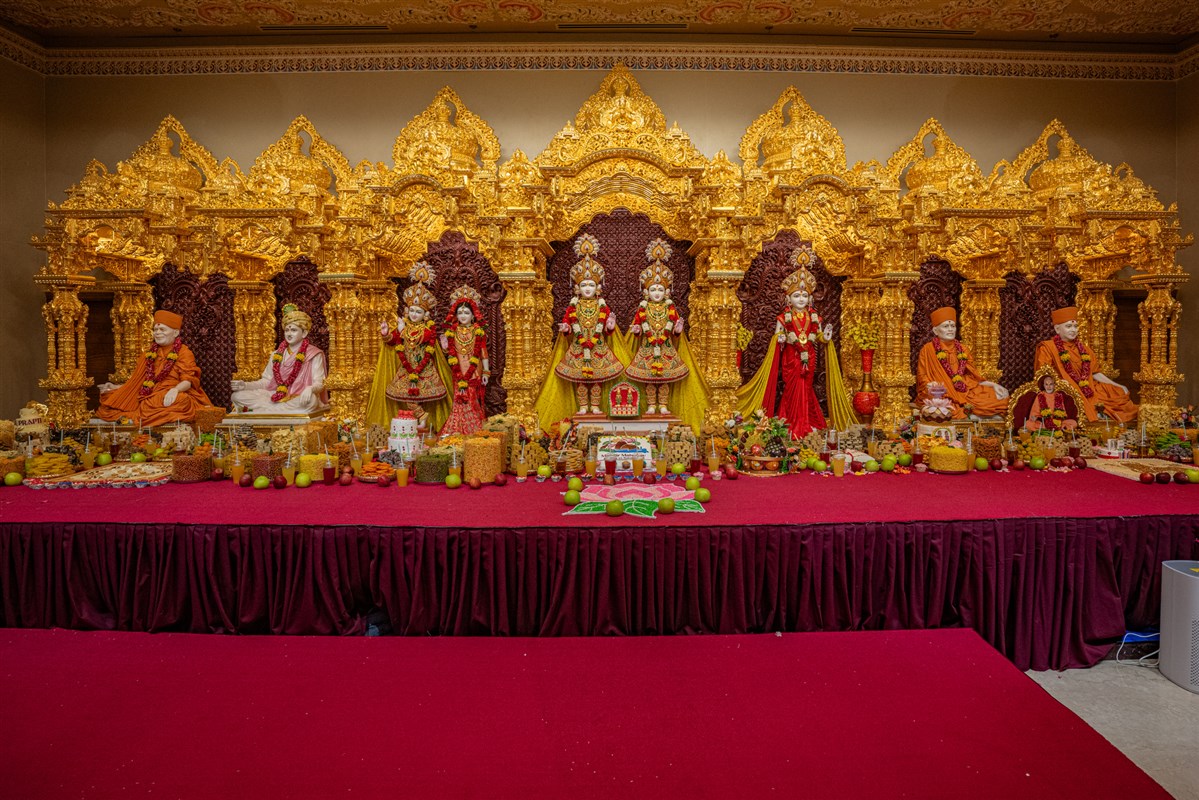 Murtis at BAPS Shri Swaminarayan Mandir, Dar es Salaam, Tanzania