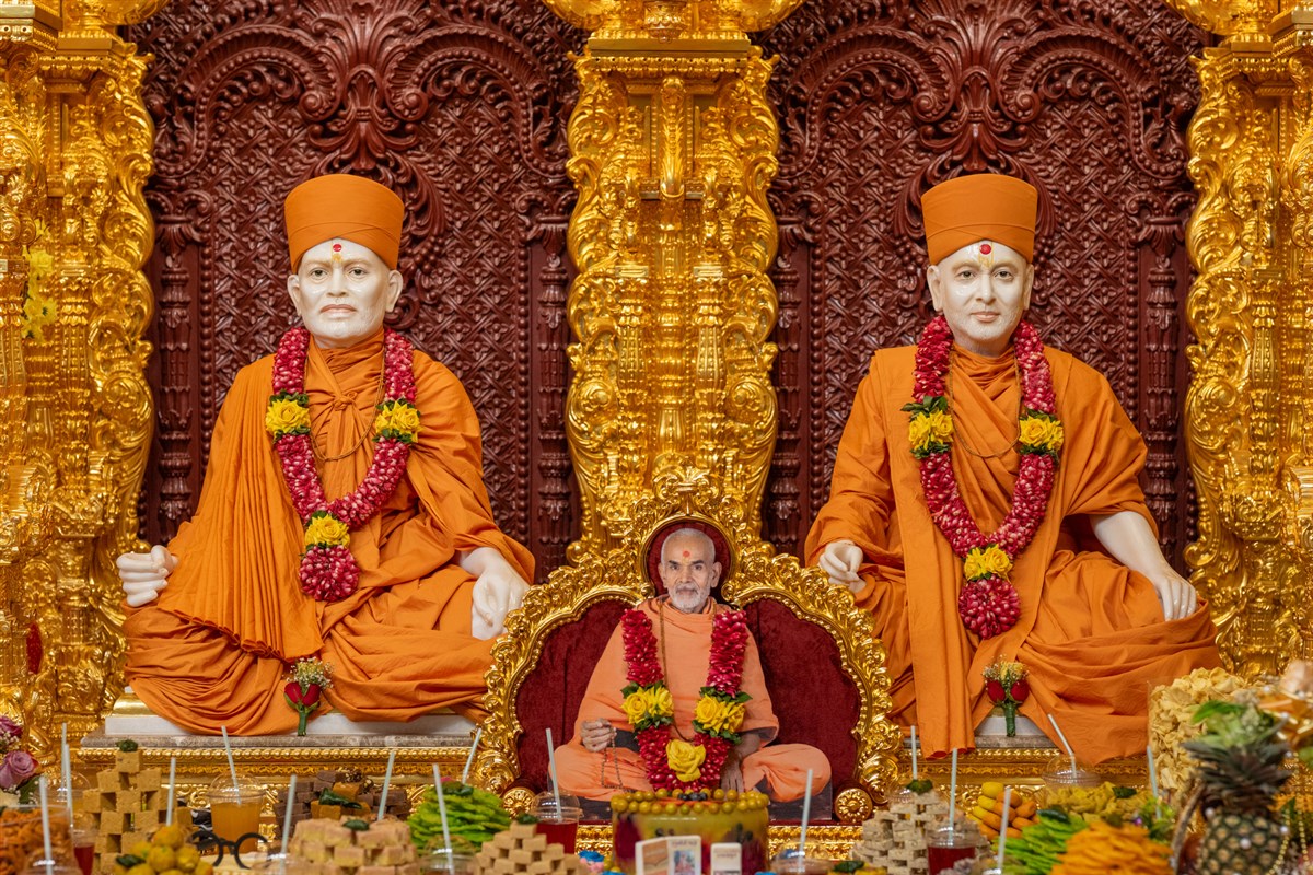 Brahmaswarup Shastriji Maharaj, Brahmaswarup Pramukh Swami Maharaj and Brahmaswarup Mahant Swami Maharaj 