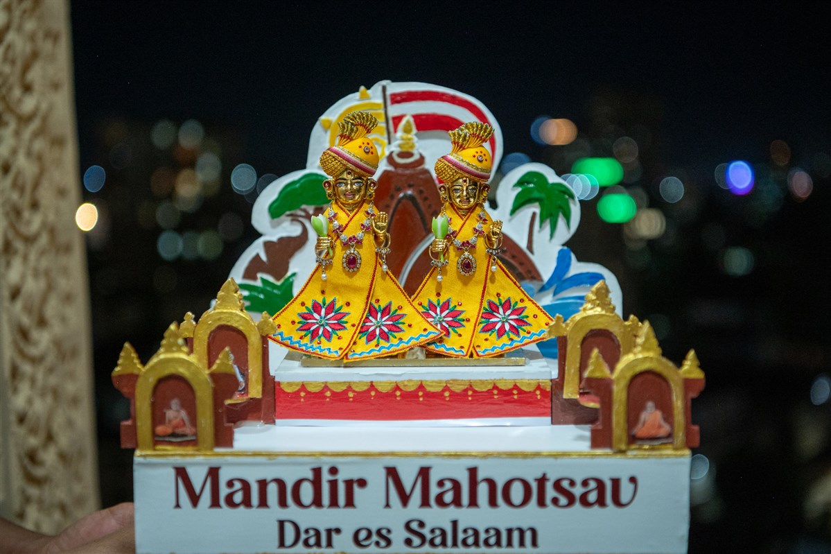 Shri Harikrishna Maharaj and Shri Gunatitanand Swami Maharaj