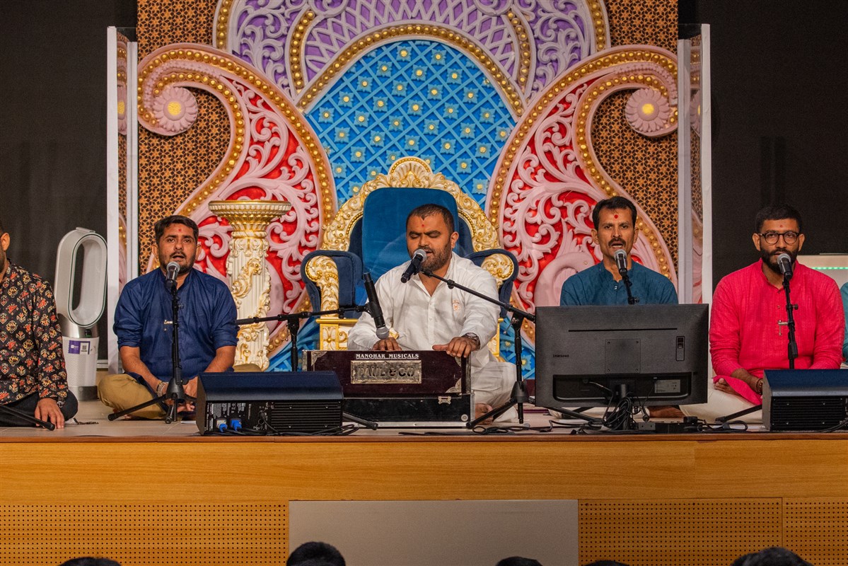 Devotees sing kirtans