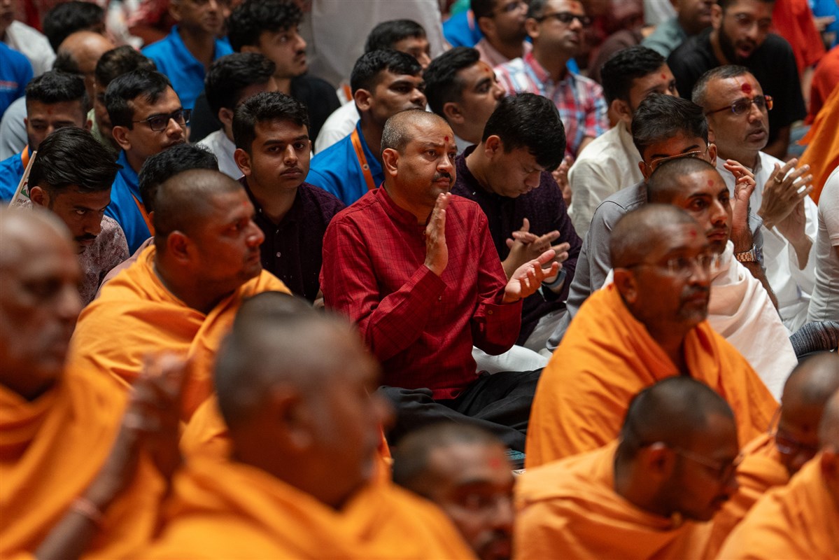 Swamis and devotees during the assembly