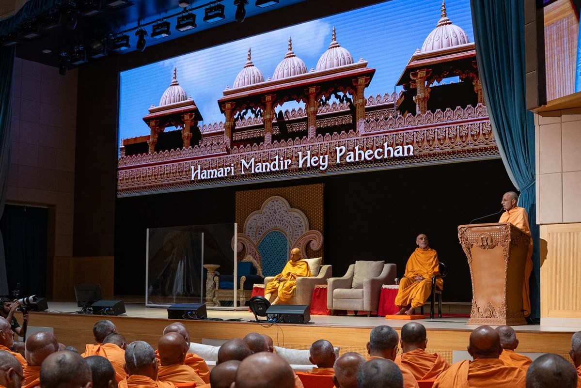 Priyavrat Swami addresses the assembly