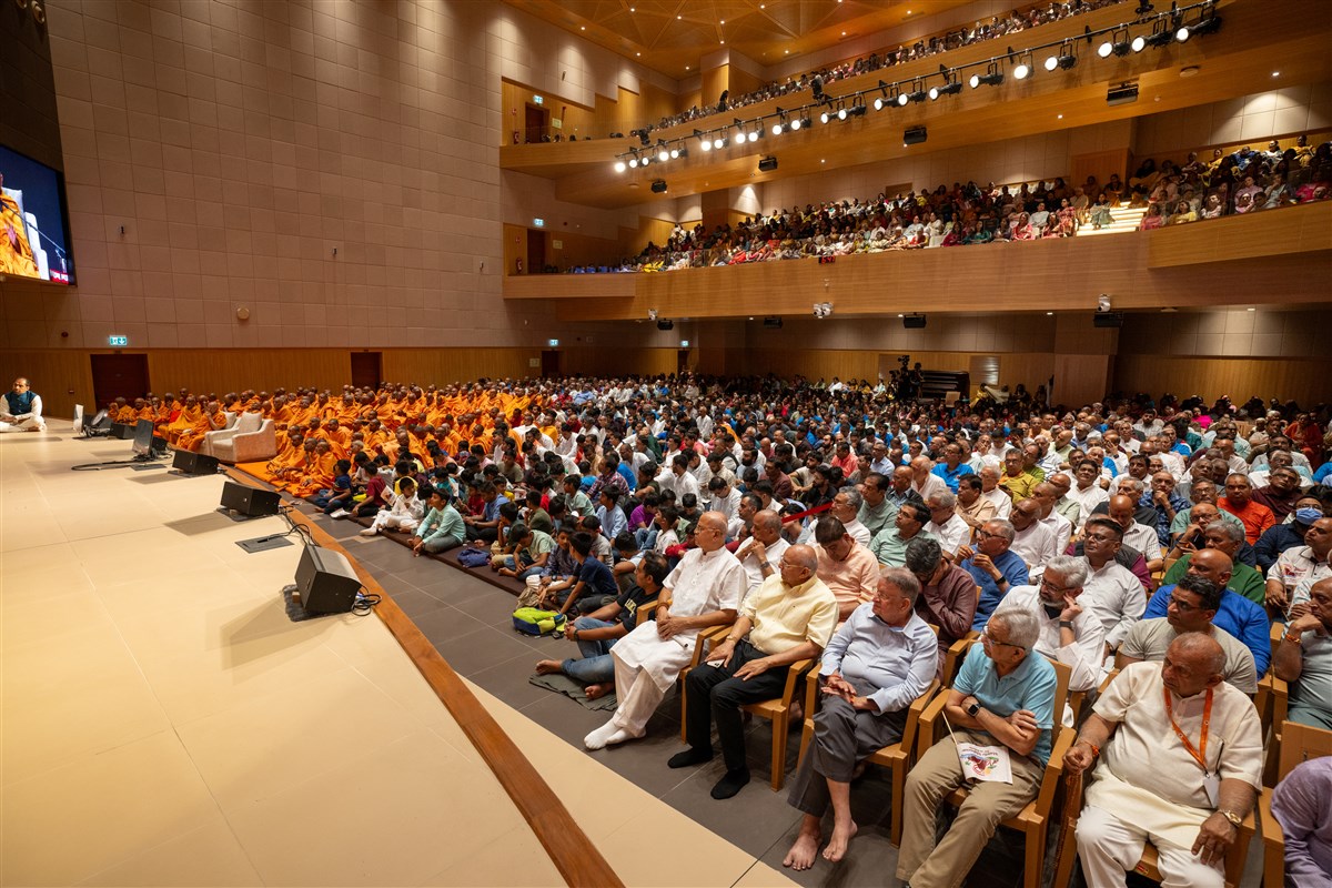 Swamis and devotees during the assembly