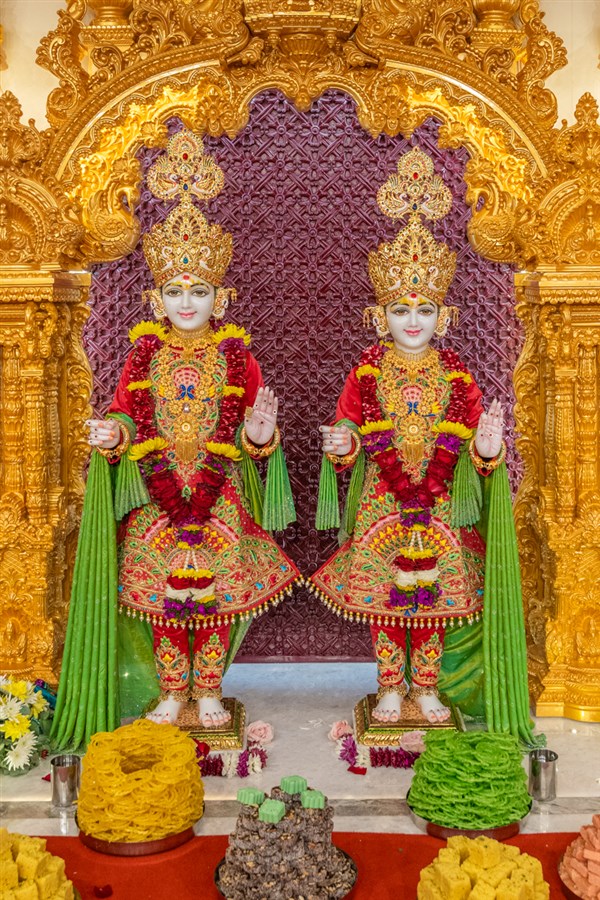 Bhagwan Swaminarayan and Aksharbrahma Gunatitanand Swami