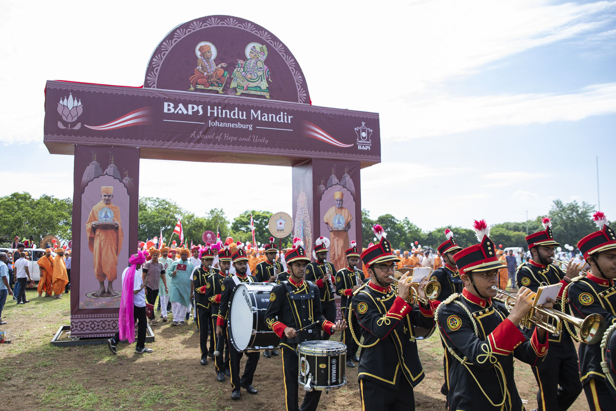 Yogi Marching Band performs in the Nagar yatra