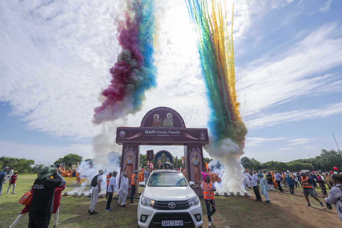 Nagar yatra through the streets of Johannesburg begins