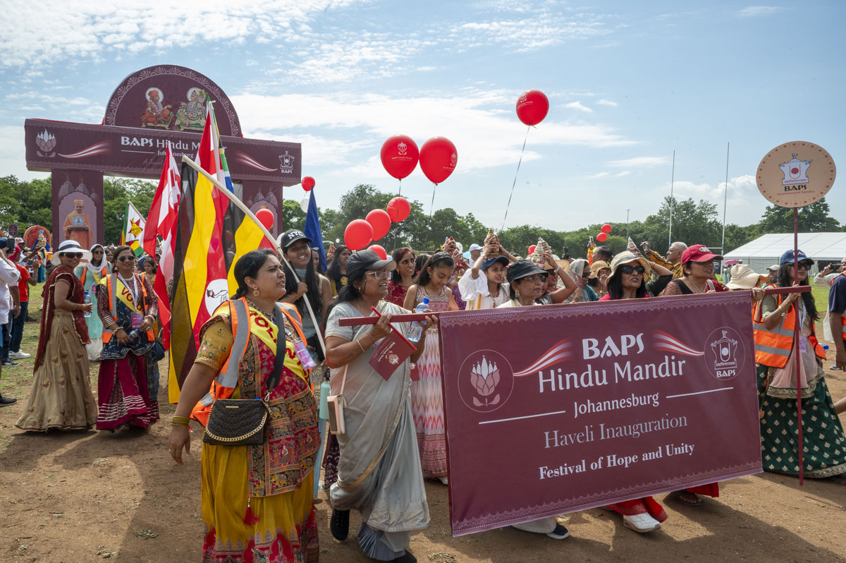 Devotees during the nagar yatra