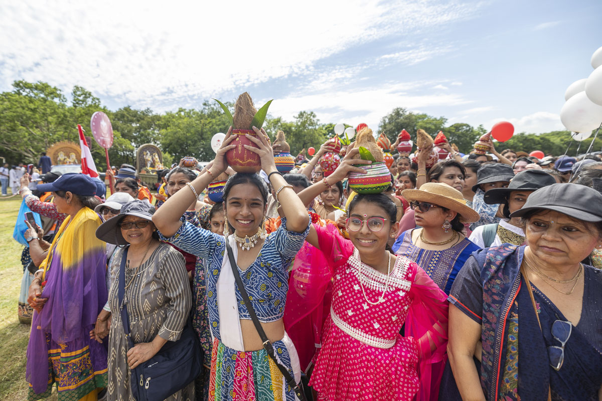 Women devotees carrying kalashes during the nagar yatra