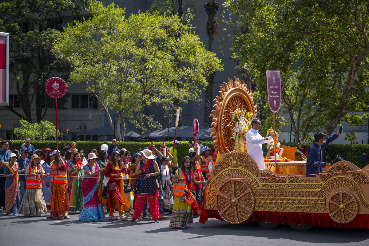 Devotees during the nagar yatra