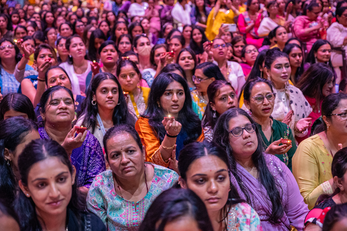 Devotees during the assembly