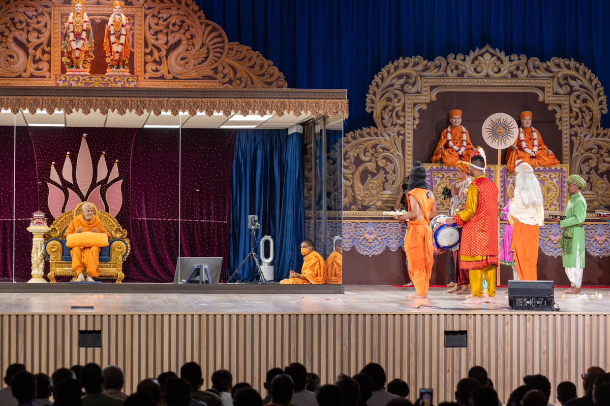 Youths present before Swamishri