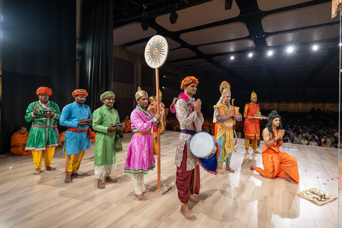 Youths present before Swamishri