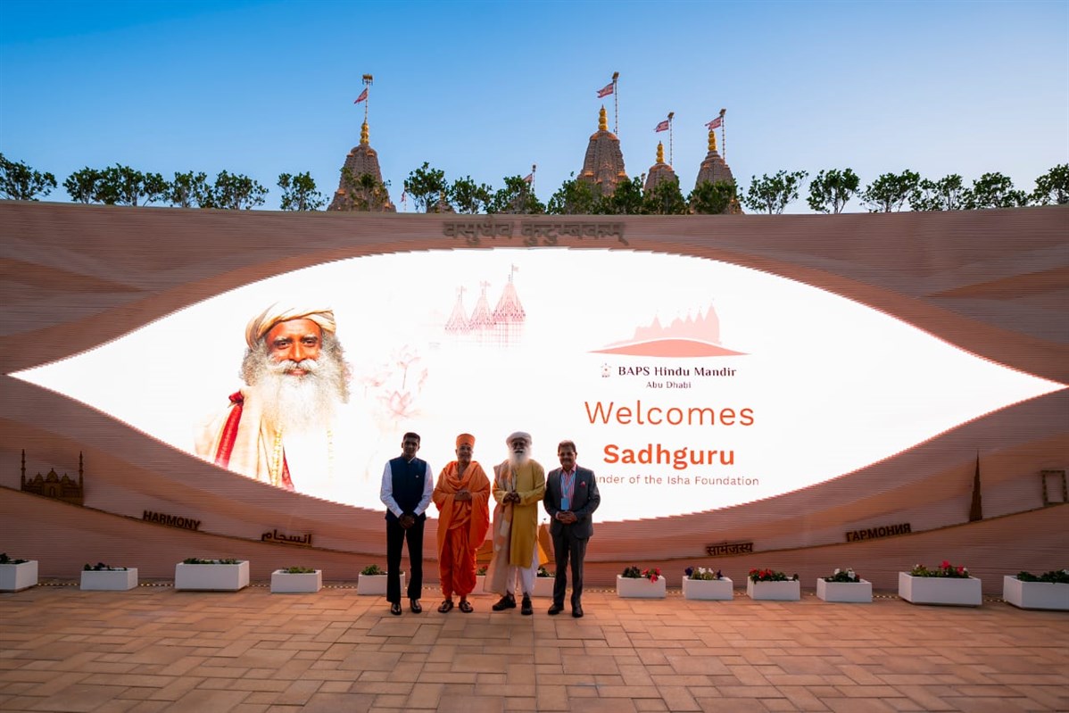 Swami Brahmaviharidas and Chairman Ashok Kotecha welcome Sadhguru along with Consul General of India, HE Satish Sivan