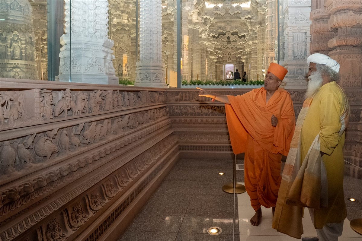 Swami Brahmaviharidas narrates the Ancient Civilizational Tales to Sadhguru