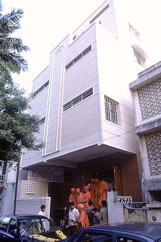 Departing from the new Swaminarayan Mandir