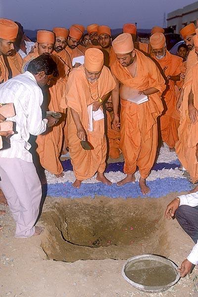 Swamishri performs the ground-breaking ceremony for a new Satsang center