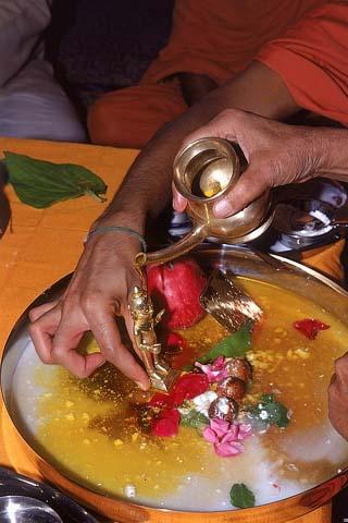  Rituals of bathing Lord Harikrishna Maharaj with water and panchamrut, prior to the Murti pratishtha ceremony