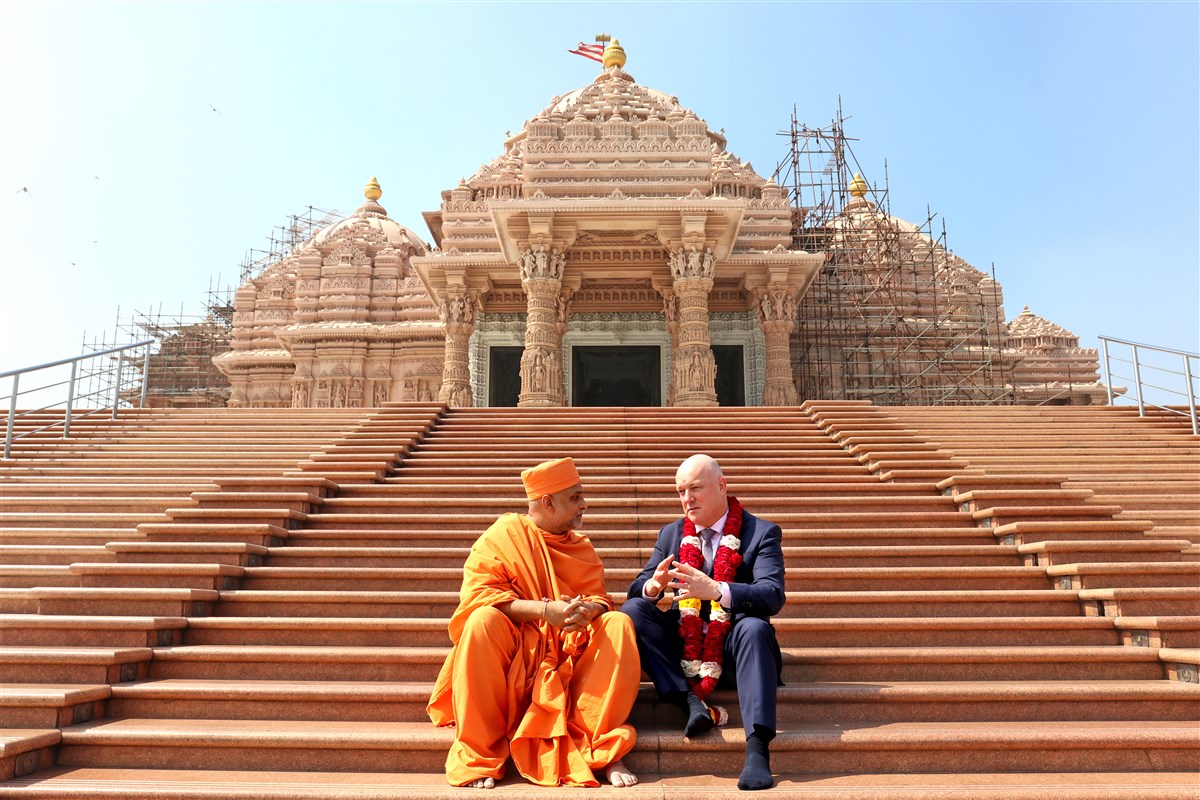 Prime Minister Luxon on the steps of Swaminarayan Akshardham