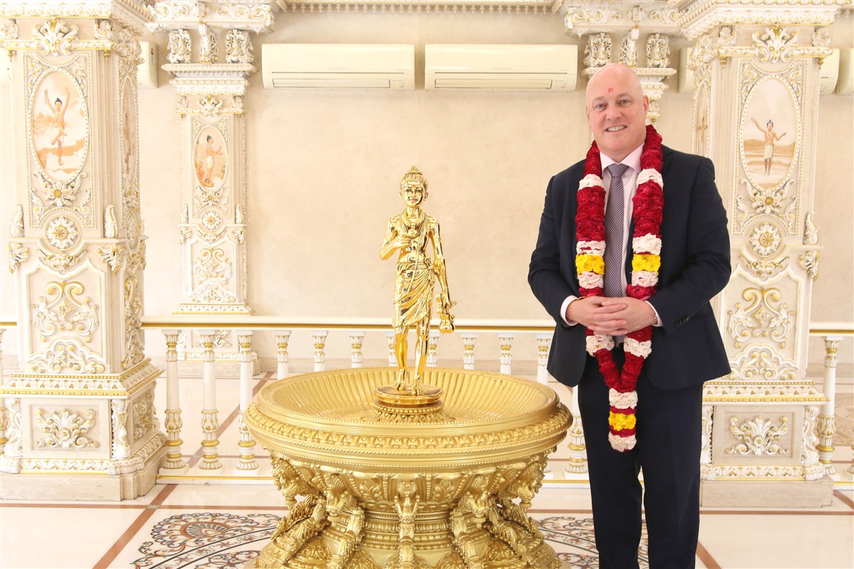 Prime Minister Christopher Luxon with Shri Nilkanth Varni