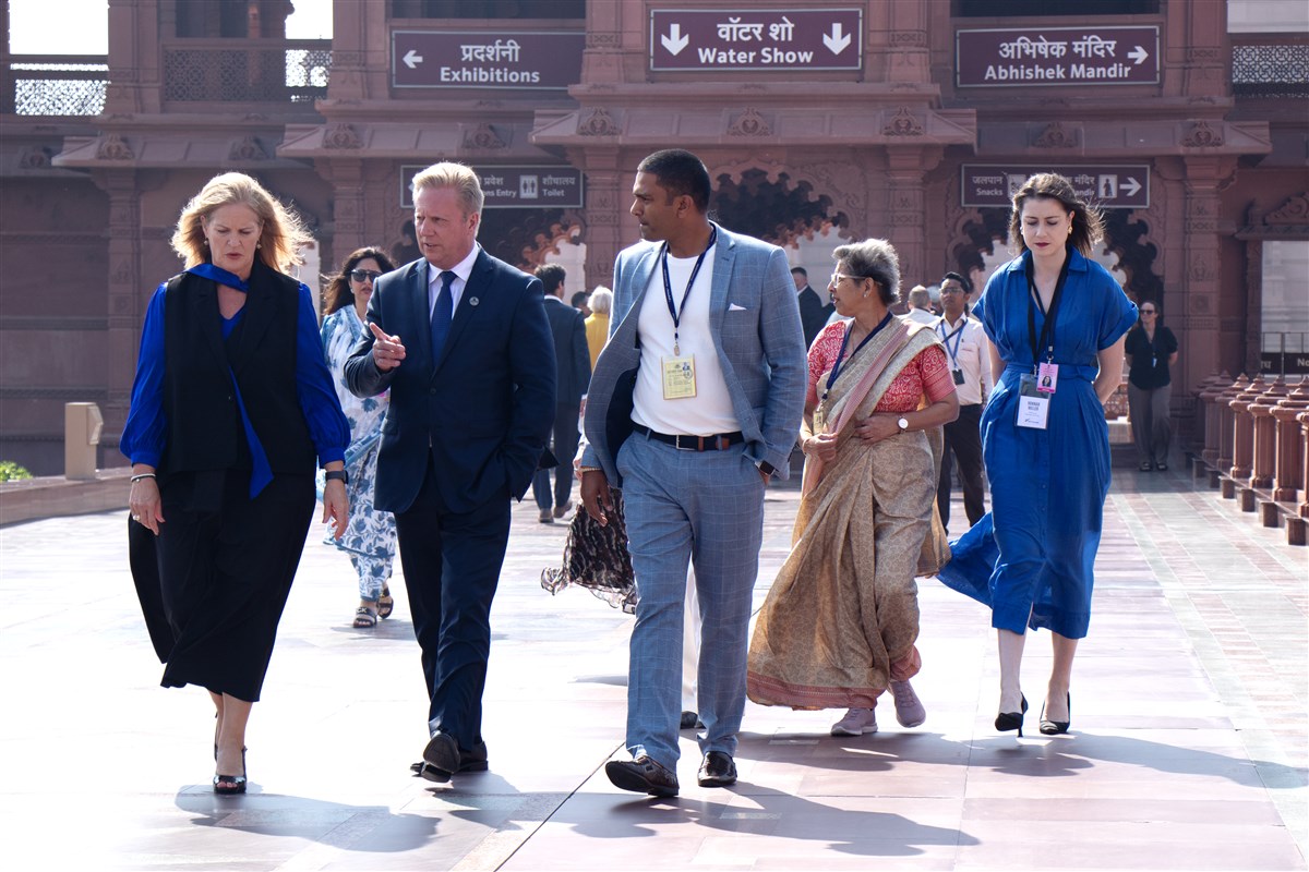 Minister for Tourism Louise Upston and Minister for Trade Todd McClay visiting Swaminarayan Akshardham in New Delhi 