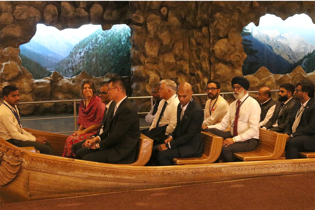 New Zealand delegation experiencing the cultural boat ride at Swaminarayan Akshardham in New Delhi