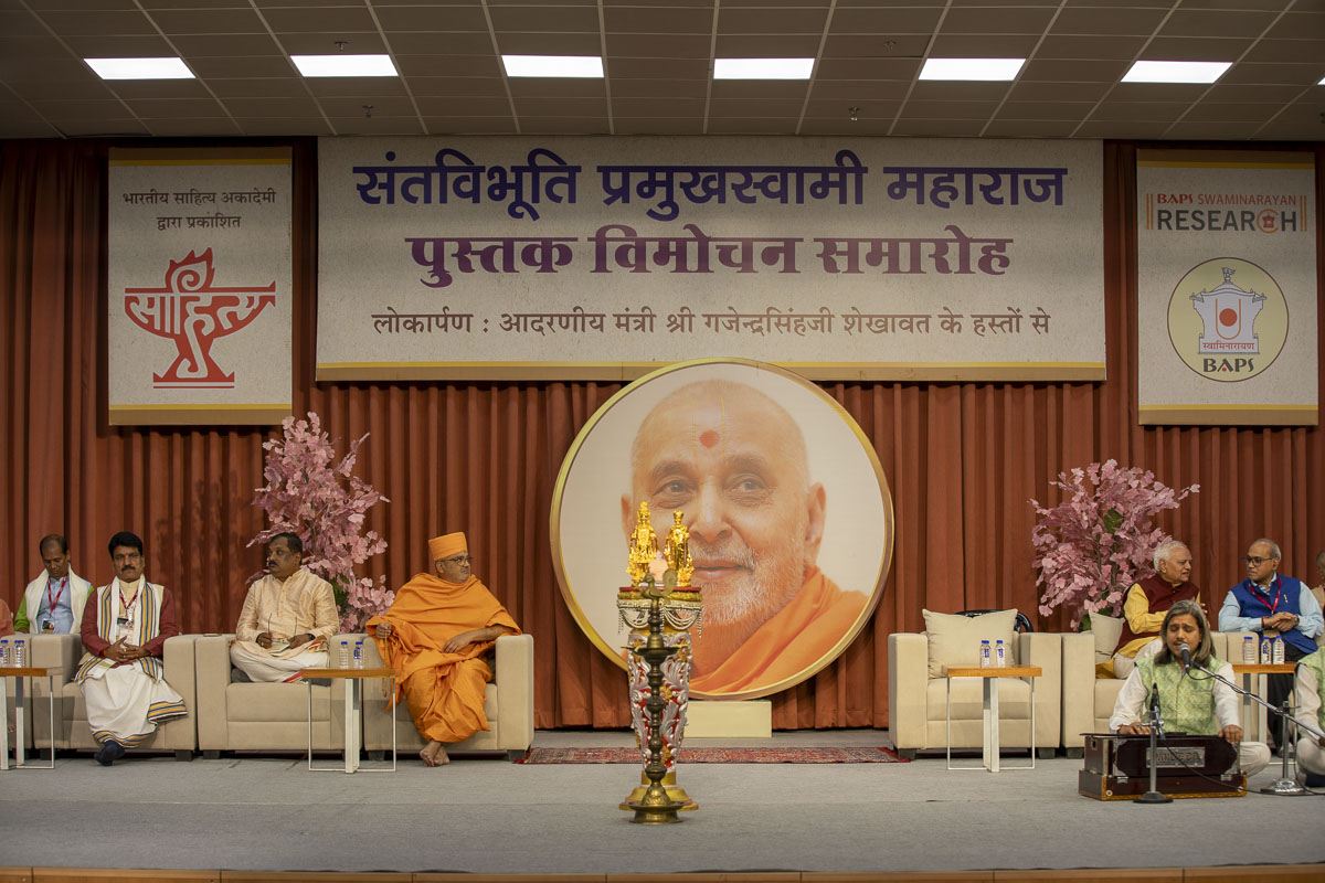 Dignitaries on the stage during the assembly