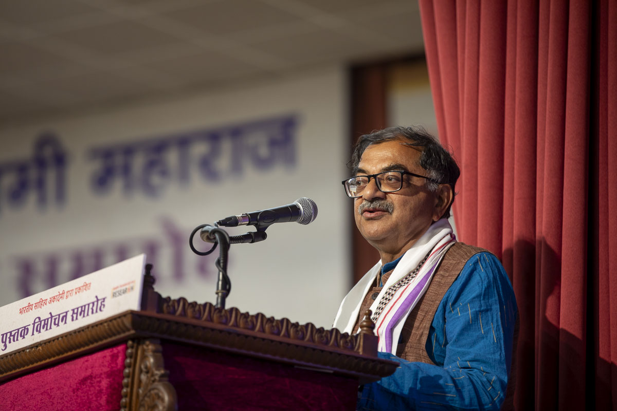 Shri Tarun Vijay, former editor of Panchjanya and retired MP, addresses the assembly
