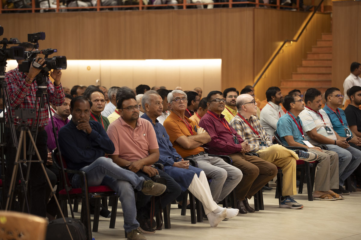 Invited guests and devotees during the assembly