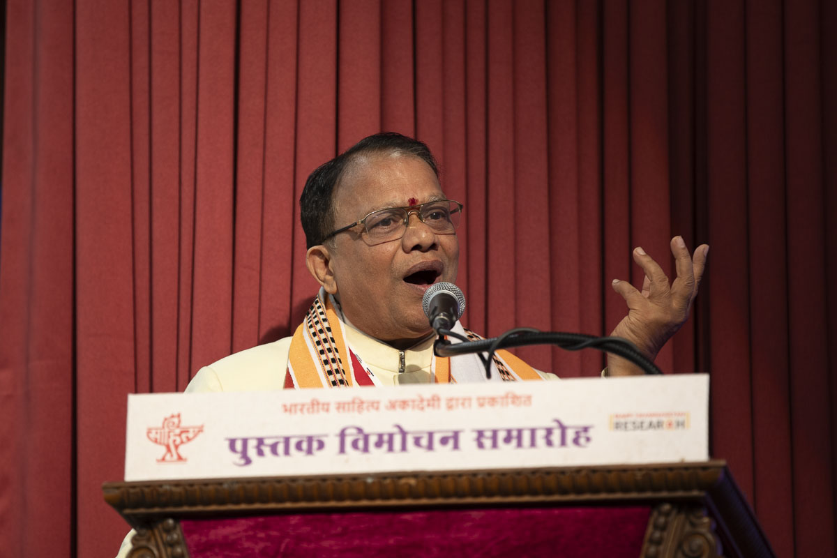 Shri Harekrishna Satpathi, a distinguished Sanskrit scholar, addresses the assembly