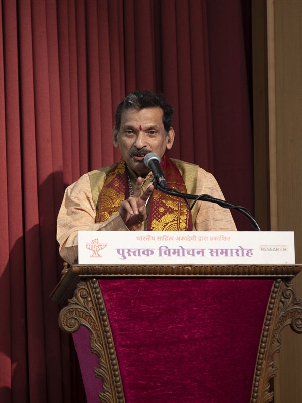Shri G.S.R. Krishnamurti, Vice-Chancellor of Tirupati Sanskrit University, addresses the assembly