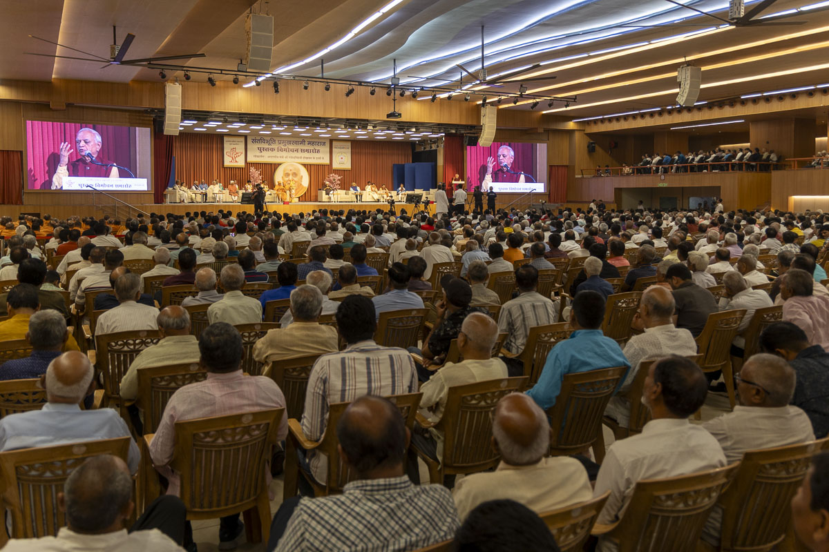 Invited guests and devotees during the assembly