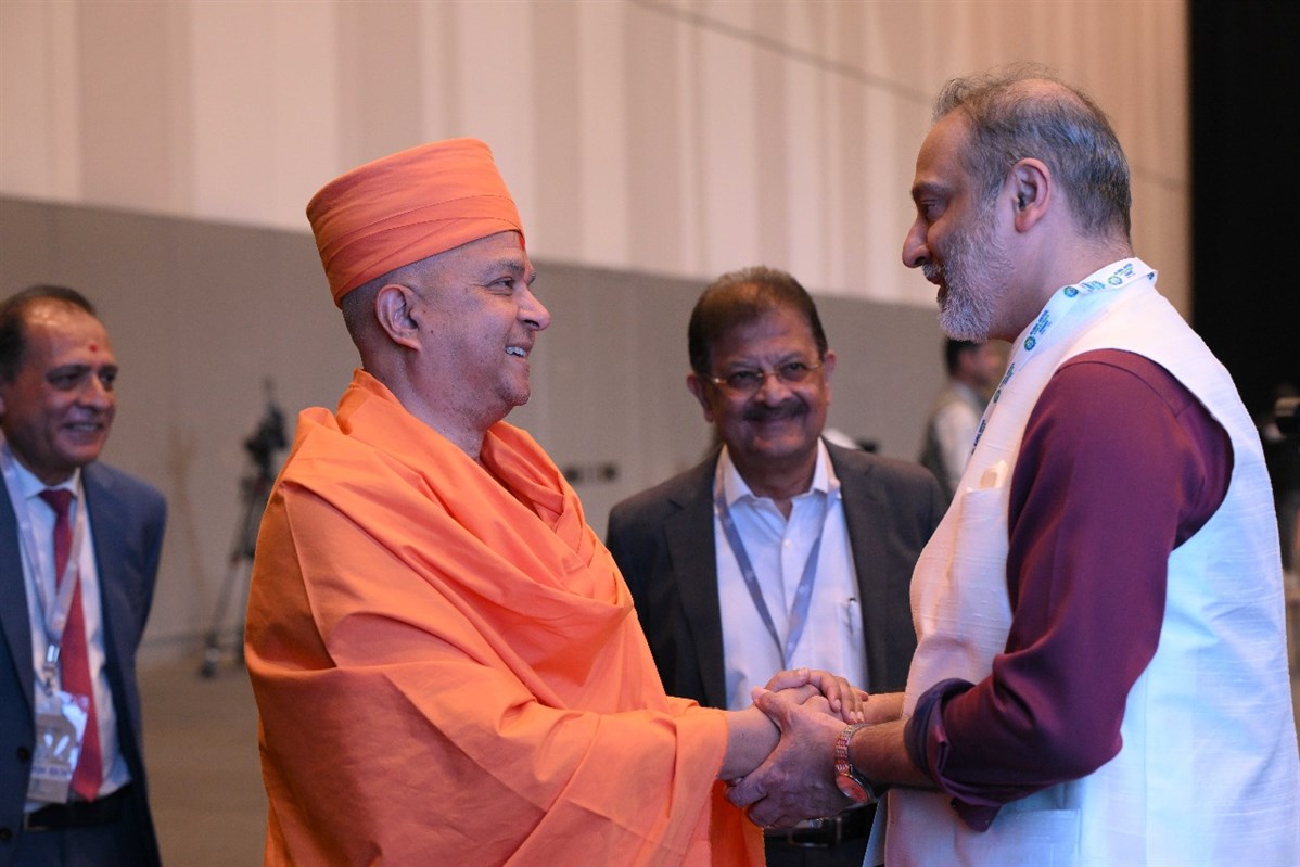 Swami Brahmaviharidas with Dr Huzaifa Khorakiwala, Chairman of the I am Peacekeeper Movement