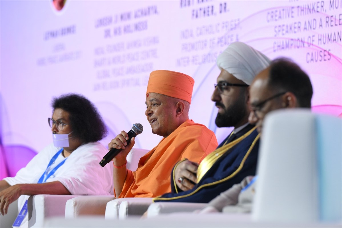 Swami Brahmaviharidas stated that the BAPS Hindu Mandir stands as proof that cultures can unite and nations can collaborate in harmony